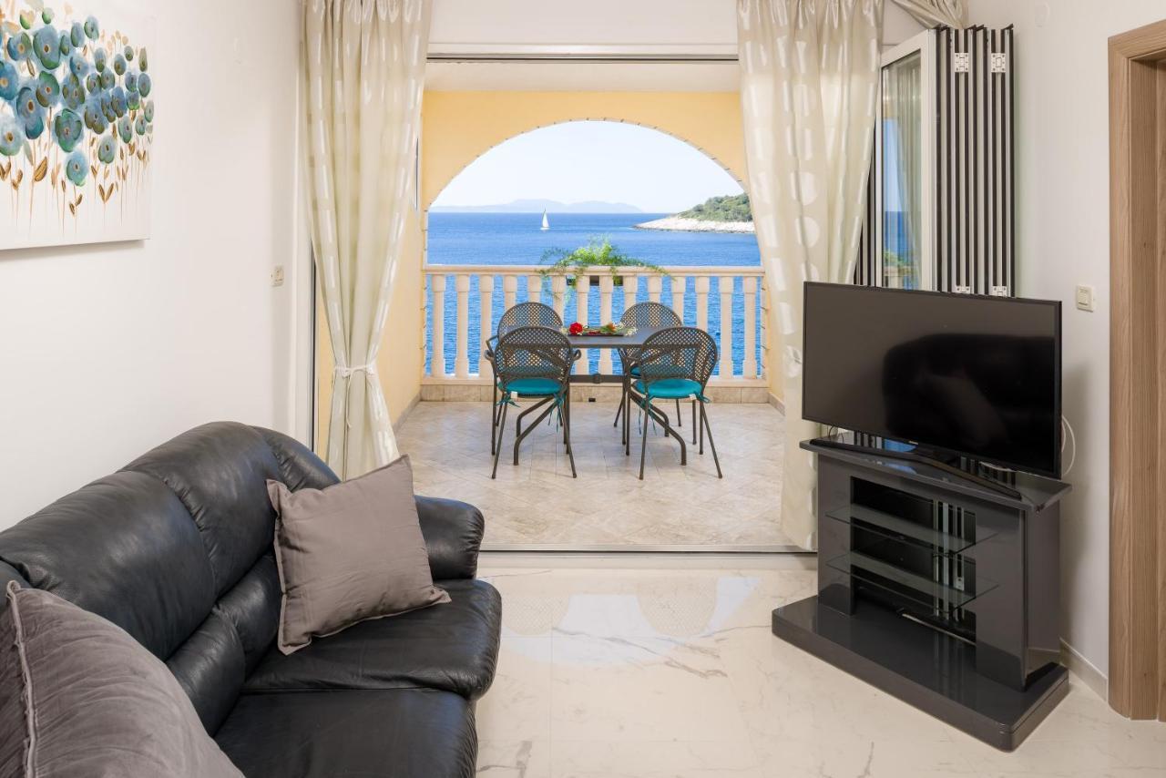 Luxury Bellavista Amazing Sea Holidays With Private Beach & Parking Milna  Ngoại thất bức ảnh