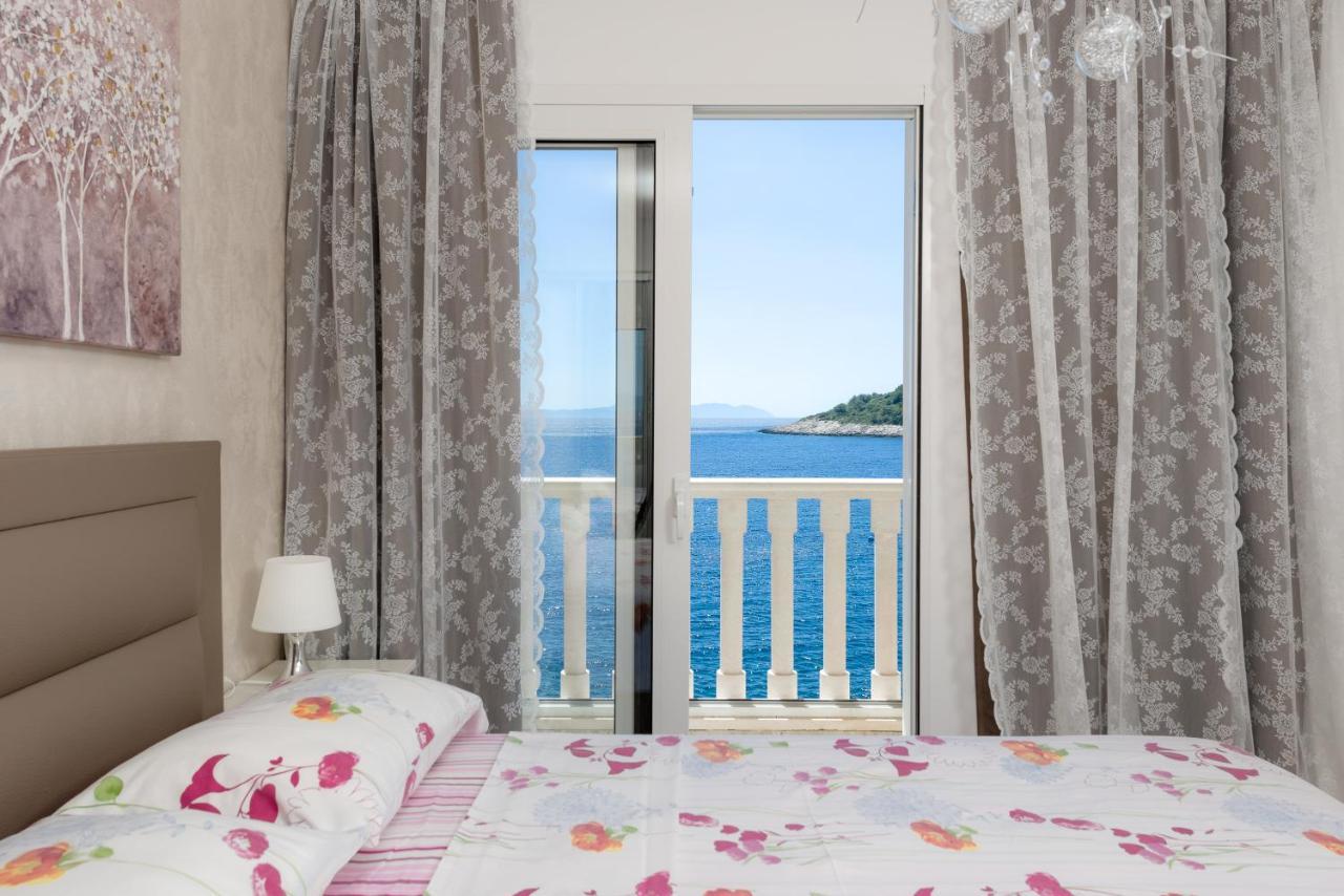 Luxury Bellavista Amazing Sea Holidays With Private Beach & Parking Milna  Ngoại thất bức ảnh